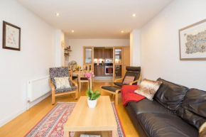 Splendid 2 BDR Apt with Panoramic View, Acton